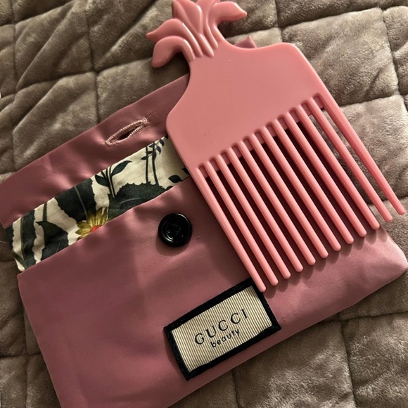 Gucci pick comb with case ☝️🔥 - Picture 2 of 8